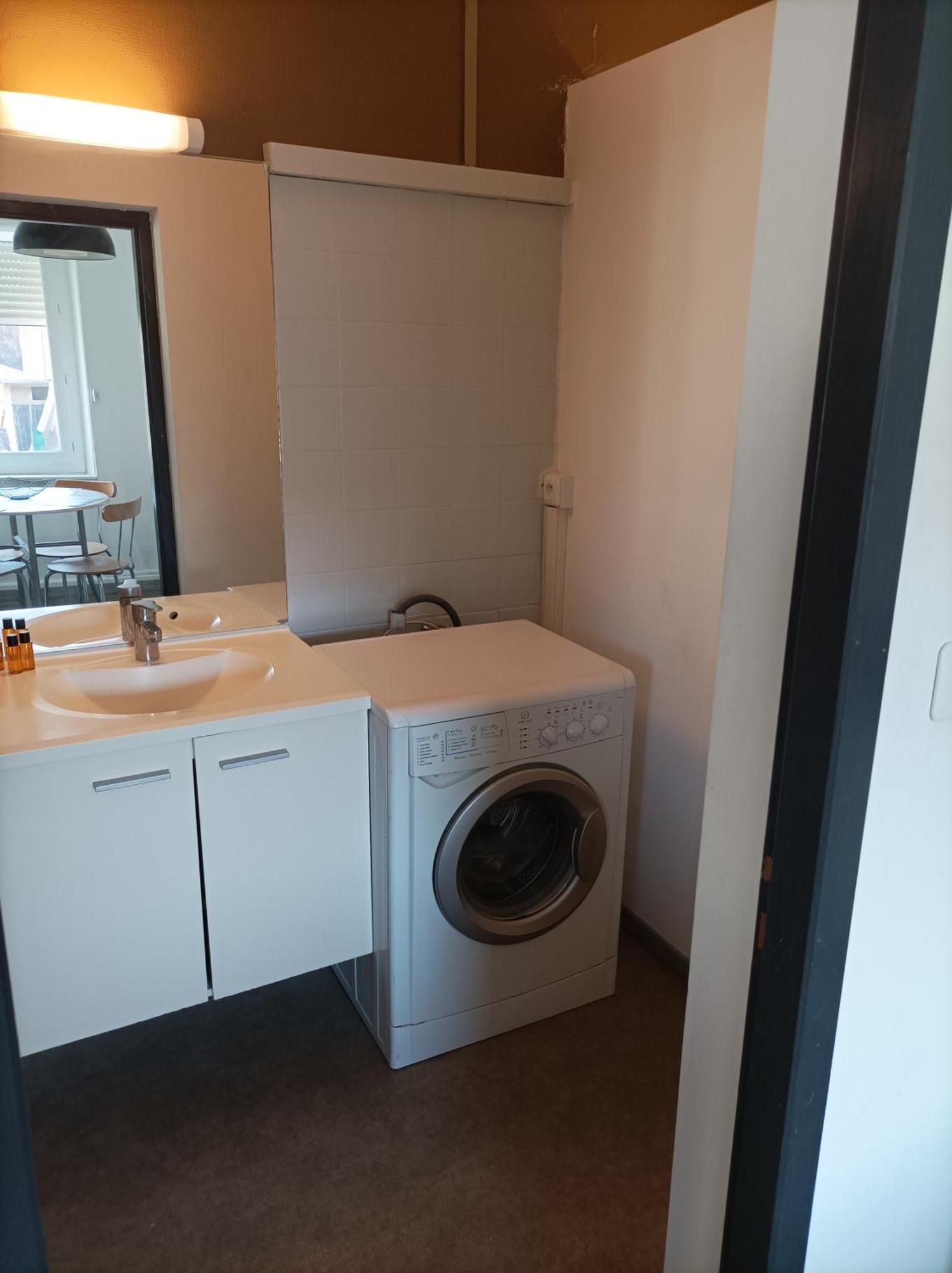 Saëns 5-T2 avec garage privé optionnel-Centre historique et plages à 16km ! Béziers Esterno foto